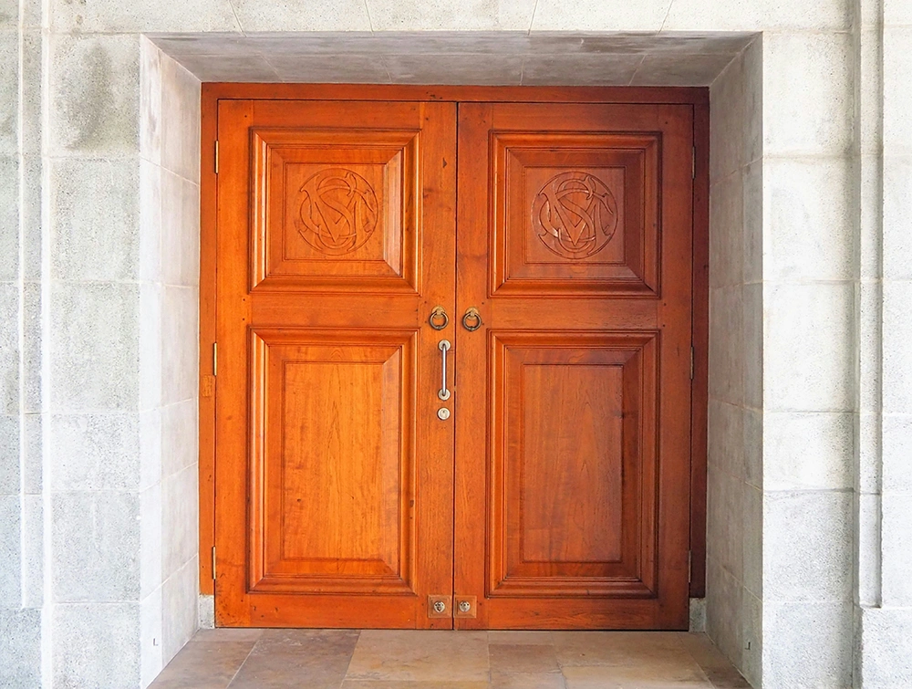 Servizio di verniciatura porte e infissi in legno - Serventi Brescia